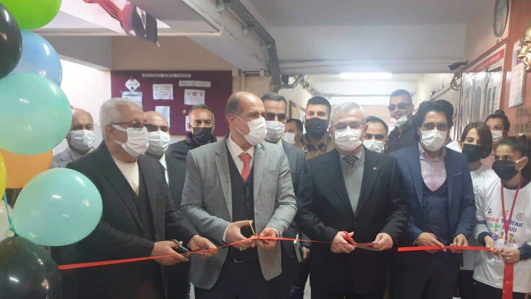 İlçemiz Ahmet Sapmaz Ortaokulu'nda Tübitak 4006 Bilim Fuarı açılışı yapıldı. 
