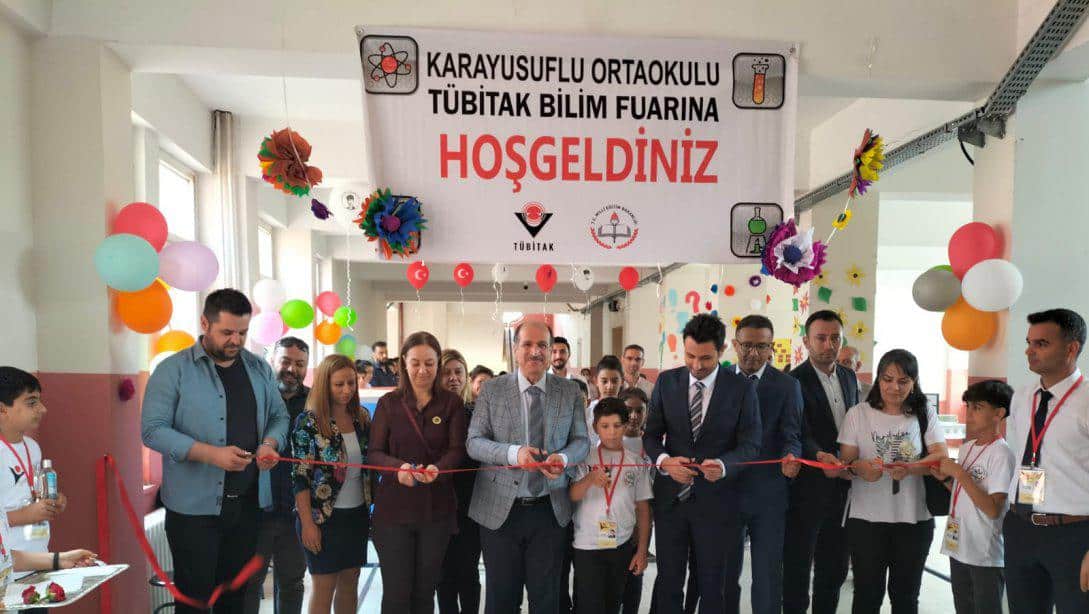 İlçe Milli Eğitim Müdürümüz İzzettin AYDIN İlçemiz Karayusuflu  Ortaokulu Tübitak 4006 Bilim Fuarı sergisini ziyaret ederek öğretmen ve öğrencilerimizi tebrik etti.
