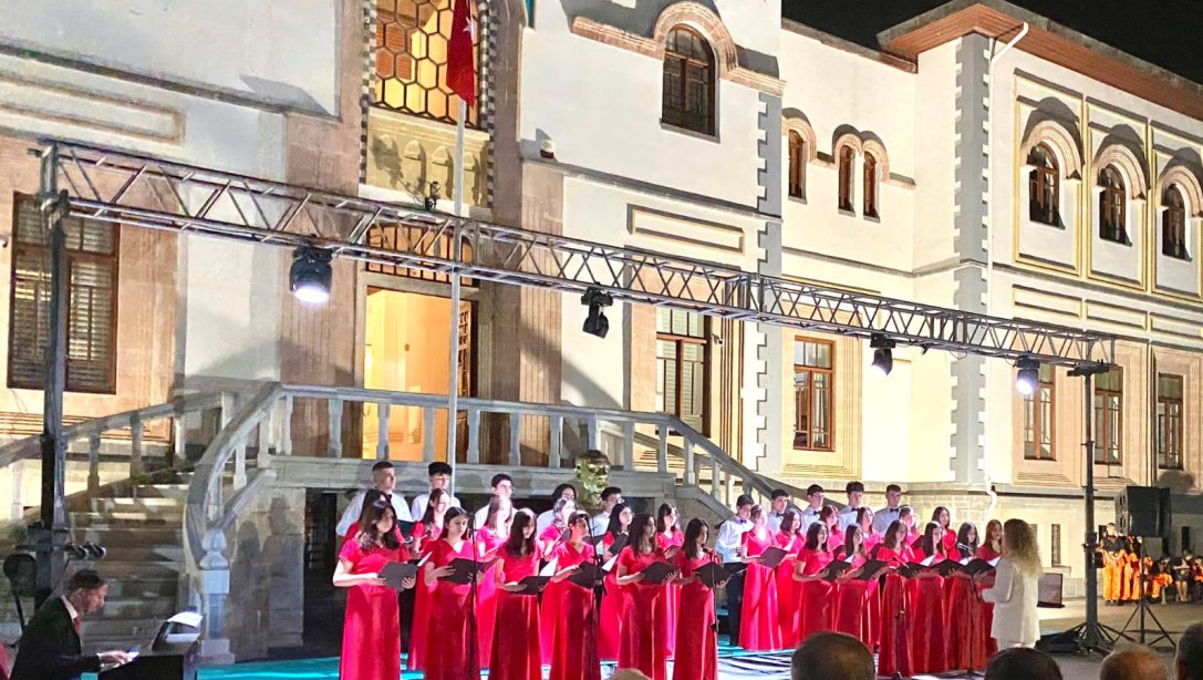 Cumhuriyet'imizin 100. yıl dönümü kutlamaları, Valimiz Sayın Yavuz Selim KÖŞGER katılımıyla Tepebağ'ın tarihi atmosferinde düzenlenen etkinliklerle başladı.