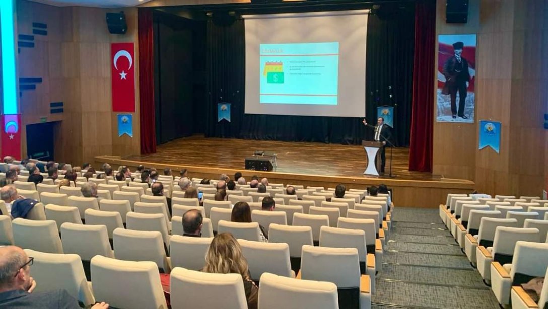  İlçe Milli Eğitim Müdürümüz Murat ÇELİK' in başkanlığında Tüm Resmi ve Özel Okul/ Kurum Müdürlerimizin katılımı ile bilgilendirme ve değerlendirme toplantısı gerçekleştirildi.