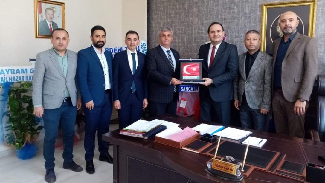  Türk Eğitim-Sen 4 nolu Şube Yönetimi İlçe Milli Eğitim Müdürümüz Murat ÇELİK'e hayırlı olsun ziyaretinde bulundular.