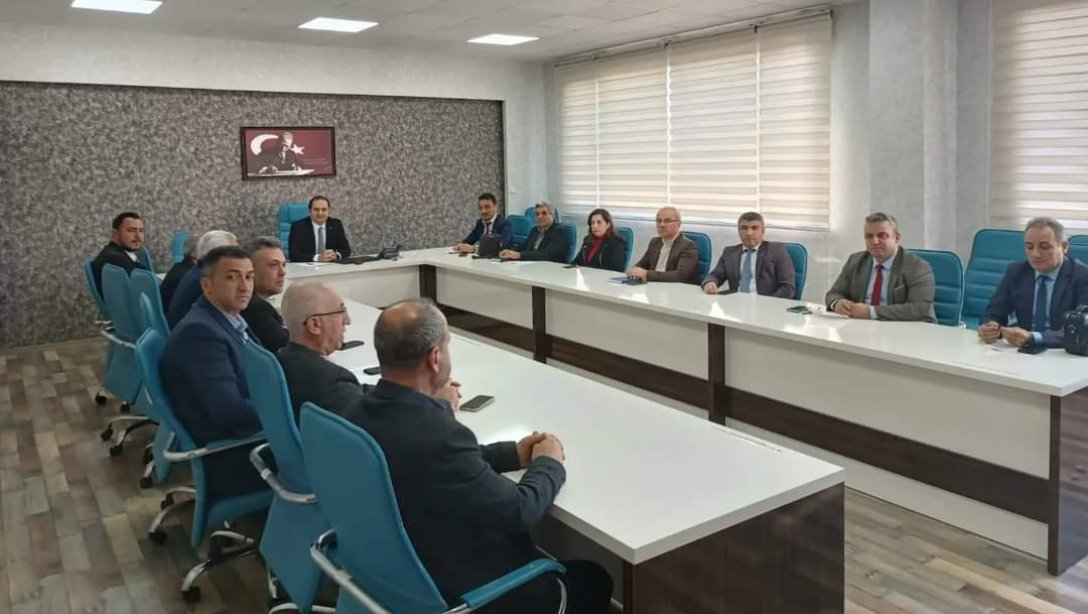 İlçe Milli Eğitim Müdürümüz Murat ÇELİK tarafından Koordinatör Okul Müdürlerimiz ile toplantı gerçekleştirildi.