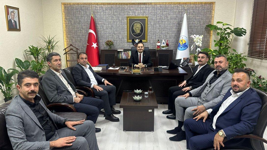 Yüreğir MHP İlçe Başkanı Tamer YÜCEL ve yardımcıları, İlçe Milli Eğitim Müdürümüz Murat ÇELİK'e ziyarette bulundular.
