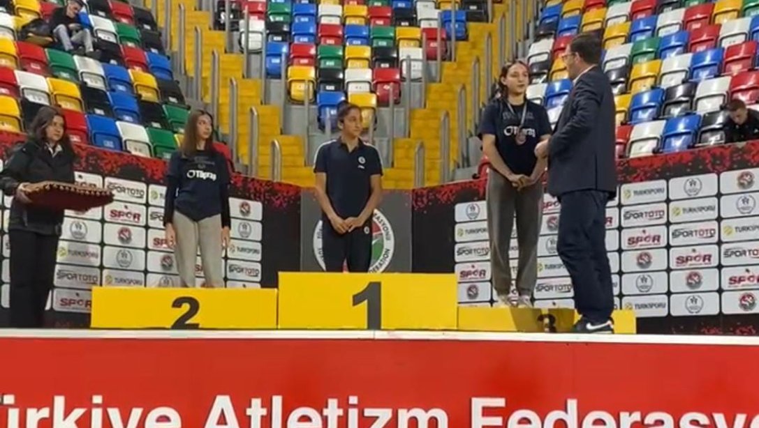 U20 Salon Türkiye Şampiyonasında Sırıkla Atlama branşında İlçemiz Şehit Ahmet Mehmet Oruç Spor Lisesi öğrencilerimizin Türkiye Şampiyonluğu 
