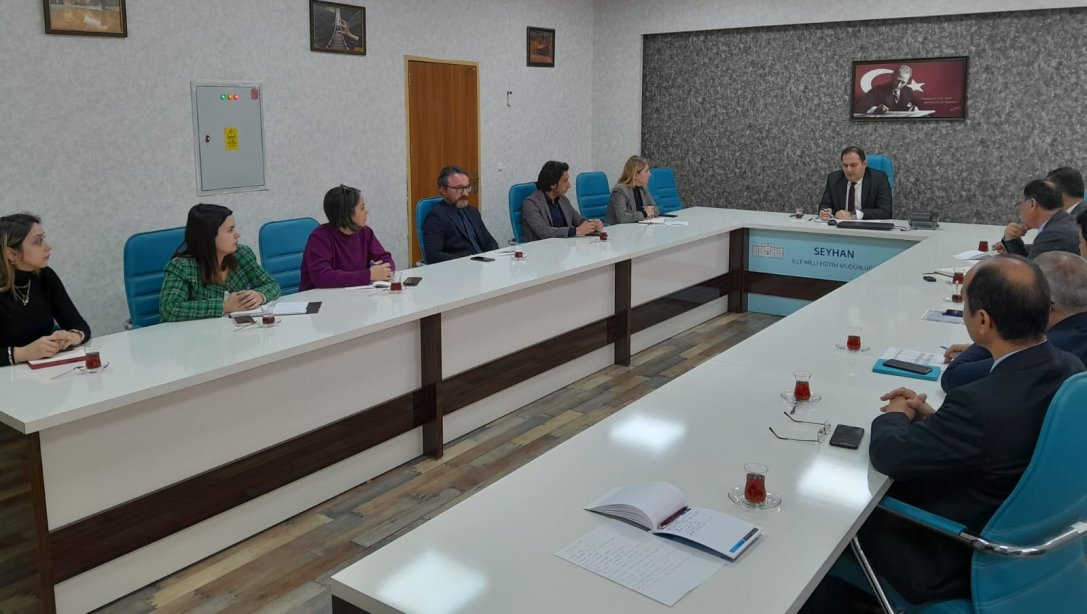 İlçe Milli Eğitim Müdürümüz Sayın Murat ÇELİK; Şube Müdürlerimiz ve Arge birimi ile haftalık değerlendirme toplantısında bir araya geldi.
