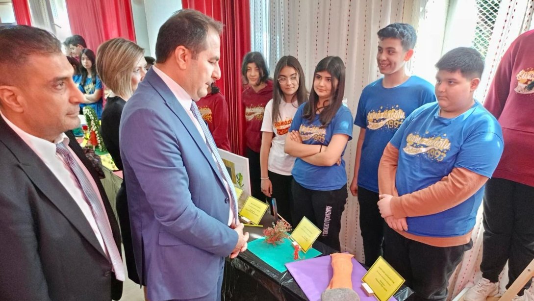 İlçe Milli Eğitim Müdürümüz Sayın Murat ÇELİK;  Ramazanoğlu Ortaokulu'nda düzenlenen 