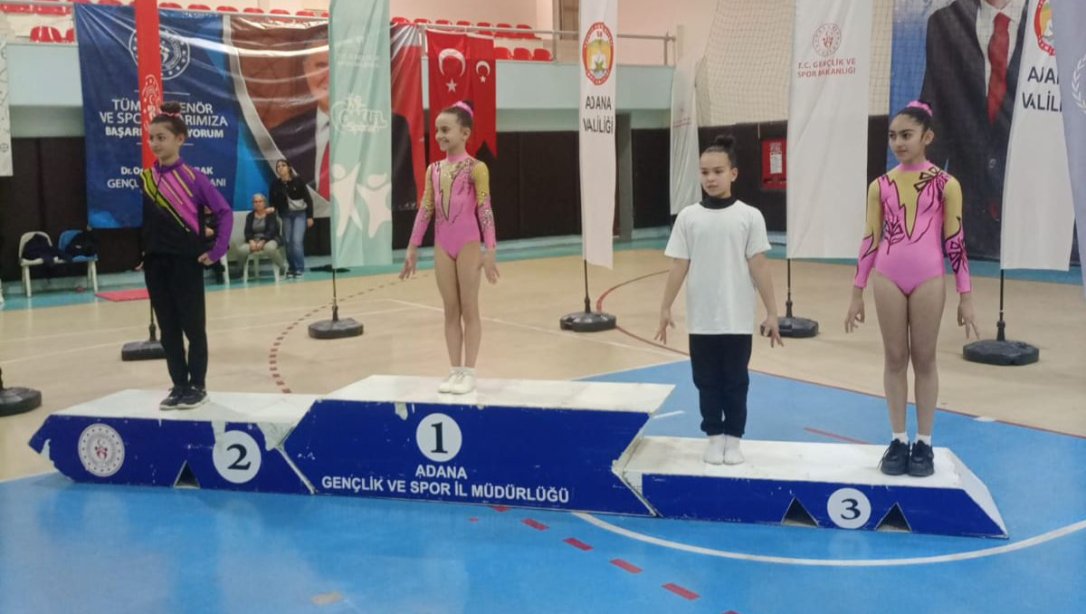 Ramazanoğlu Ortaokulu 6. Sınıf öğrencisi Gülse SAİM,  Artistik Jimnastik Küçük Kızlar final yarışmasında İl 1.si olmuştur.  Öğrencimizi tebrik eder başarılarının devamını dileriz.
