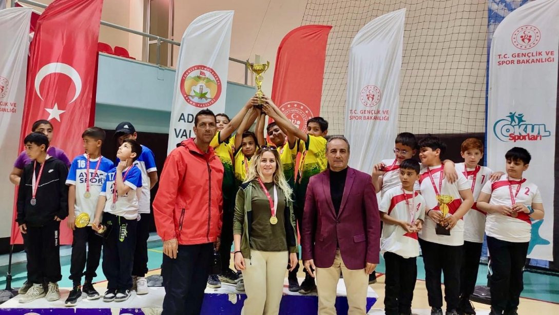 Şehit Yunus Uğur Ortaokulu  Adana Bocce İl Şampiyonasında Erkekler Kategorisinde İl 1.si olmuştur.  Öğrencilerimizi tebrik eder başarılarının devamını dileriz.