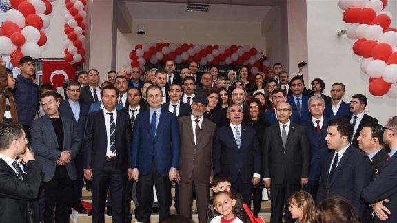 İlçemiz Zeytinli Ortaokulunun Açılışı, Milli Eğitim Bakanımız İsmet YILMAZ ve AB Bakanı ve Başmüzakereci Ömer ÇELİK´in Katılımı İle Gerçekleşti