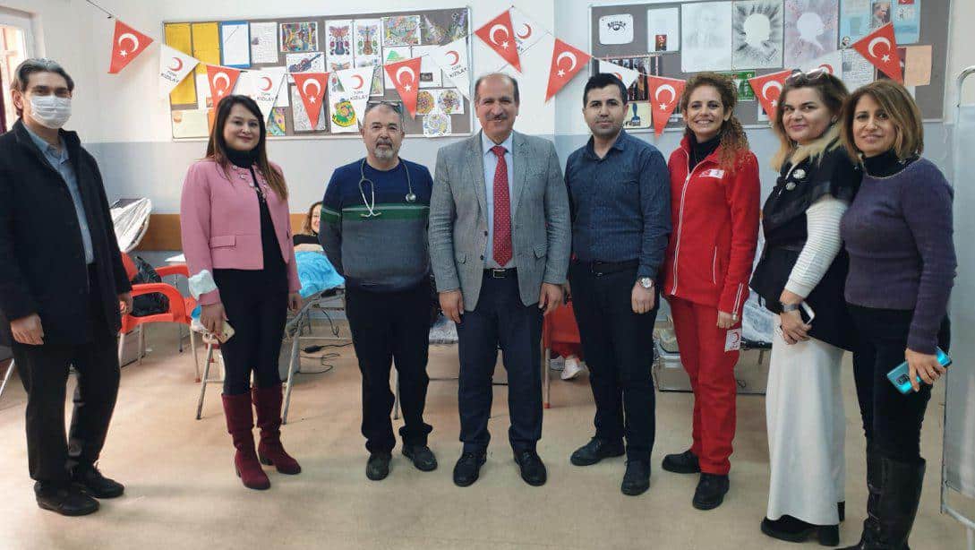 Şehit Mehmet Fatih Ongun Ortaokulu'nda kan bağışı kampanyası düzenlendi.