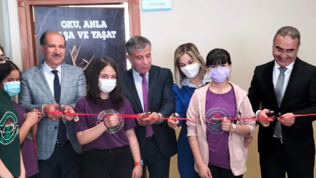 İlçemiz Şehit Halit Yaşar Mine Ortaokulunda kütüphane açılışı yapıldı