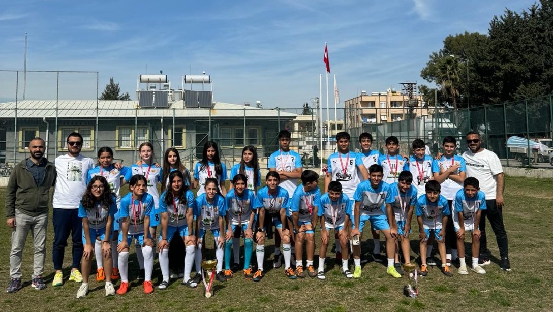 Osmangazi Ortaokulu il geneli okul sporları müsabakalarında;  Yıldız Kızlar Ragbi Takımı Adana Şampiyonu ,  Yıldız Erkek Ragbi Takımı Adana  2. Si olmuşlardır.