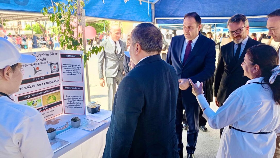  Baharı ve Bilimi Birlikte Kucakladık.    Kaymakamımız Sayın Ekrem İNCİ ve İlçe Milli Eğitim Müdürümüz Sayın Murat ÇELİK;   Meryem Abdurrahim Gizer Ortaokulu'nun Tübitak Bilim Fuarı ve Bahar Şenliği Etkinliği'ne katılarak emeği geçen herkese teşekkür etti