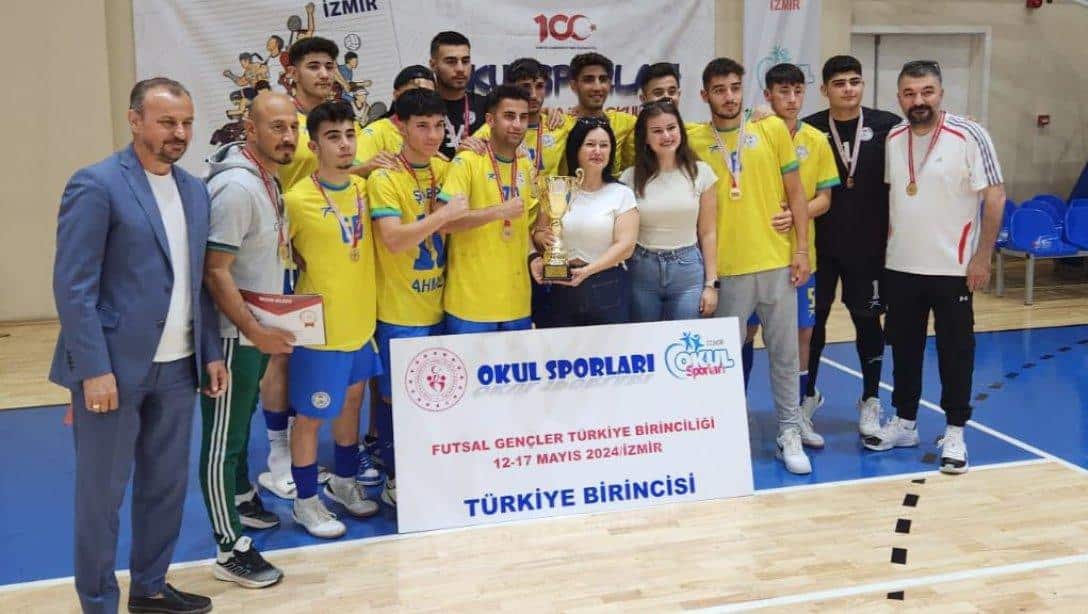 Şehit Ali Bezik Anadolu Lisesi Futsal Takımı ; Okul Sporları kapsamında düzenlenen yarışmada Türkiye 1.si olmuştur. Öğrencilerimizi tebrik eder başarılarının devamını dileriz.
