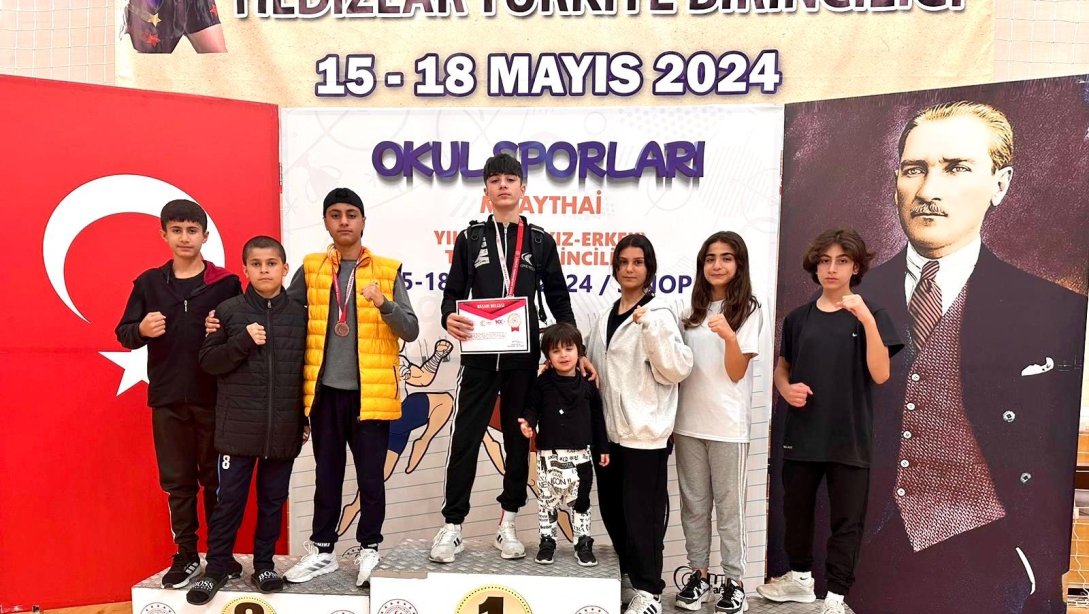 Sinop'ta yapılan Okullararası Muay Thai -Yıldızlar Türkiye Şampiyonasında Şehit İdris Güler Ortaokulu'ndan ;  Şiyar Altın Türkiye 2. Si,  Gülbahçesi Ortaokulu'ndan;   Ahmet Bozan Türkiye 3. Sü olmuştur.  