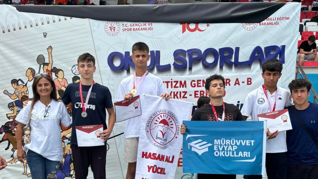 Tebrikler AFL     22-23 Mayıs  tarihlerinde Konya'da  düzenlenen; Okul Sporları  Gençler Atletizm Türkiye Şampiyonası B  Kategorisinde Adana Fen Lisesi okulumuz öğrencisi Toprak Ege ÖZDEMİR;   200 metre de Türkiye 1.si   200 metre de Türkiye 2.si olmuştur