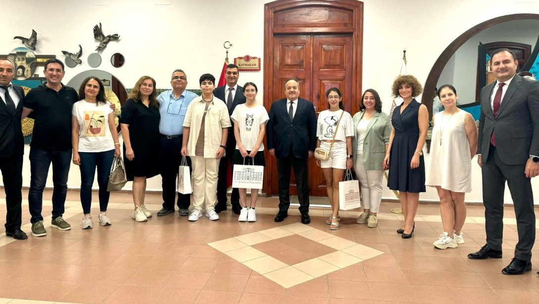 Seyhan'ın Parlak Zihinlerine Tebrikler  Kaymakamımız Sayın Ekrem İNCİ, Türkiye genelinde 2 Haziran'da yapılan LGS merkezi sınavında tüm soruları doğru cevaplayarak 500 puan alan ilçemiz öğrencilerini makamında ağırlayarak ödüllendirdi.