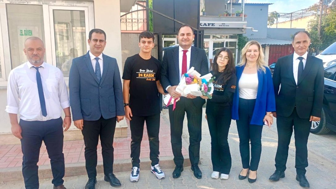 İlçe Milli Eğitim Müdürümüz Sayın Murat Çelik,   Borsa İstanbul 24 Kasım Anadolu Lisesi'nde değerli idareci ve öğretmenlerimizle bir araya gelerek başarılı ve güzel bir hafta diledi.