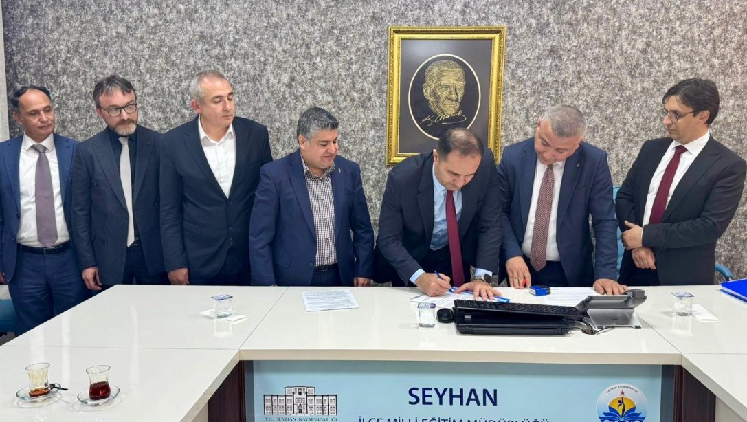 İlçe Milli Eğitim Müdürümüz Sayın Murat ÇELİK, T.C. İş Bankası ve T.C. Ziraat Bankası yetkilileriyle bir araya gelerek promosyon anlaşmalarını imzalamışlardır.  Eğitim camiamıza hayırlı ve uğurlu olmasını temenni ederiz.