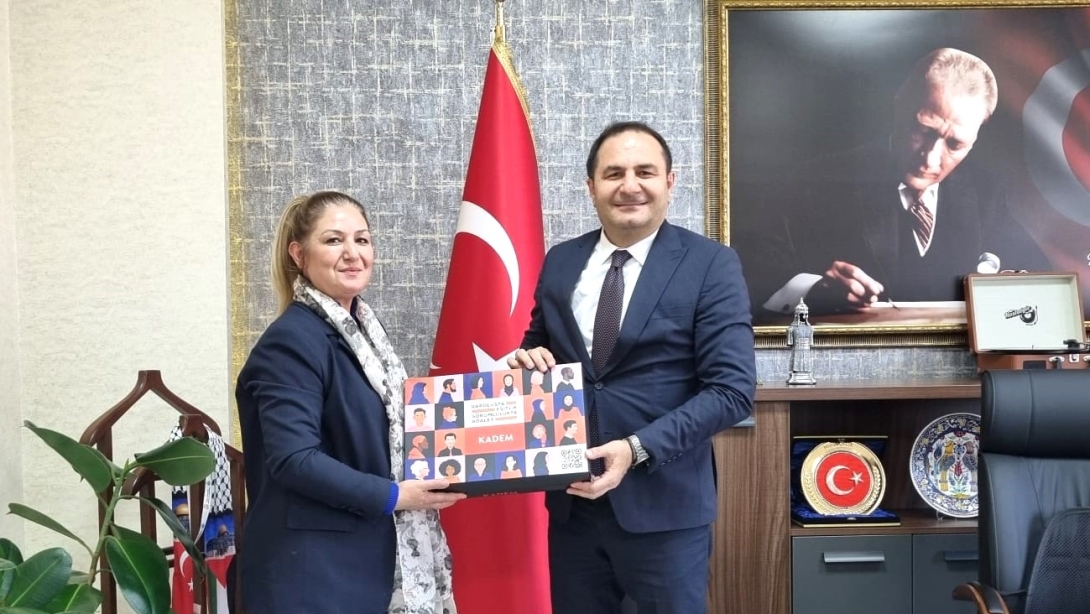 İlçe Milli Eğitim Müdürümüz Sayın Murat ÇELİK ve KADEM Adana İl Temsilcisi Sayın Dr. Reyhan MAZI, eğitim alanındaki proje ve iş birlikleri üzerine verimli bir görüşme gerçekleştirdi.