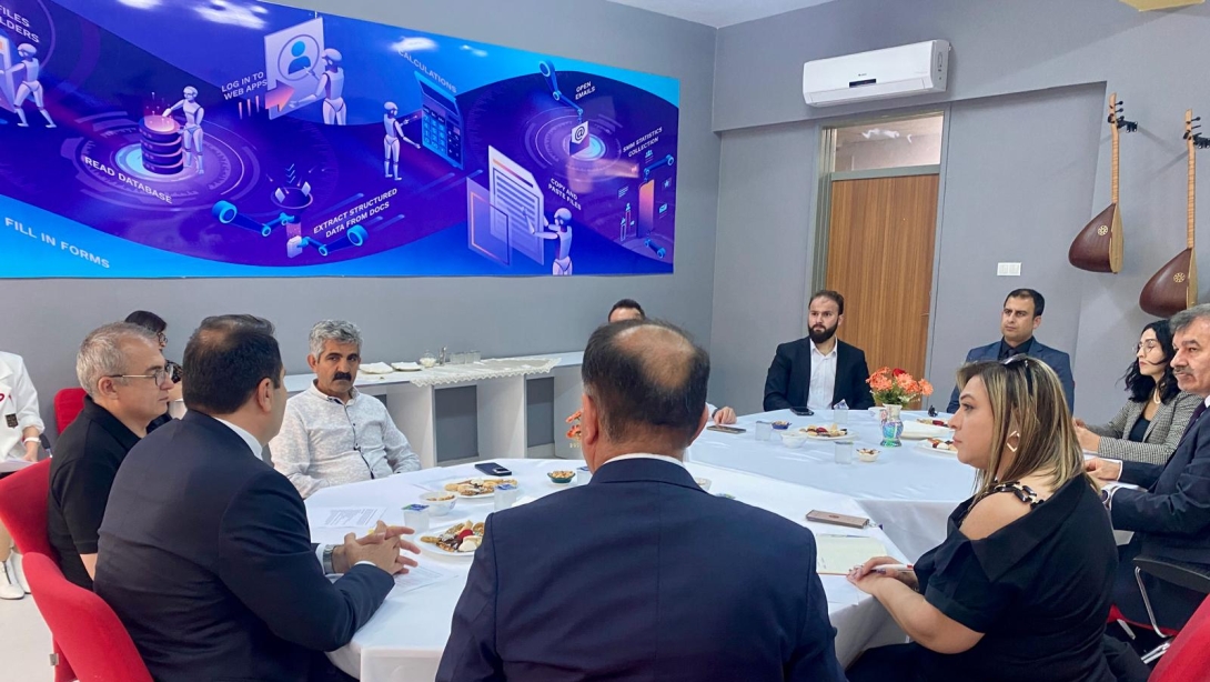 Aydınlar Mahallesi paydaşlarımızla gerçekleştirdiğimiz verimli toplantı ile eğitime dair umutlarımızı ve hedeflerimizi güçlendirdik.