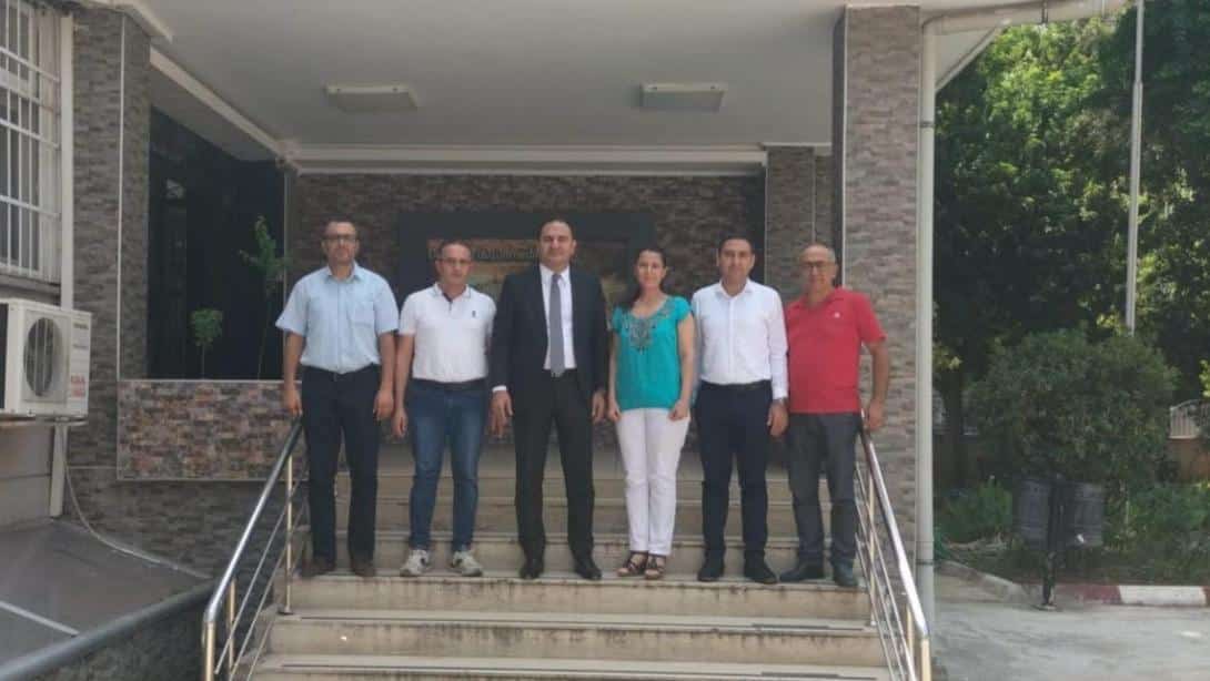 İlçe Milli Eğitim Müdürümüz Sayın Murat ÇELİK ve Şube Müdürümüz Sayın Erdem TARI, Seyhan İsmet İnönü Kız Mesleki ve Teknik Anadolu Lisesi'nde görevine yeni başlayan Okul Müdürümüz Hatice Şule KENAR'ı ziyaret etti.